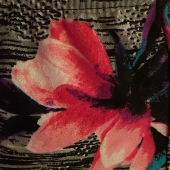 ‼️Free with Purchase‼️ Floral Leggings 🌺💜🦋 - Picture 5 of 13